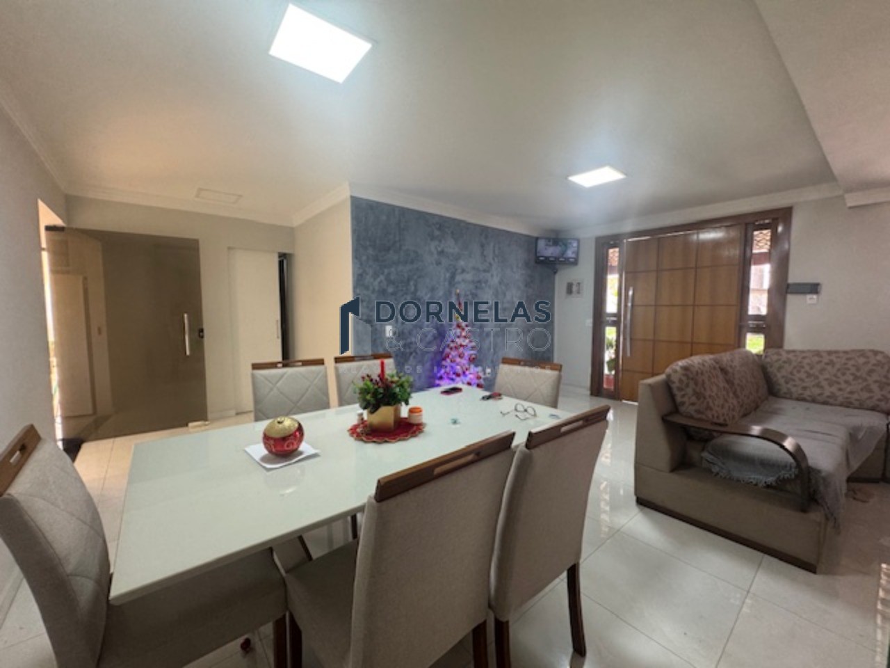 Imóvel versátil comercial e residencial já escriturado, loja na frente e casa nos fundos, estuda troca e pega carro vereda da cruz