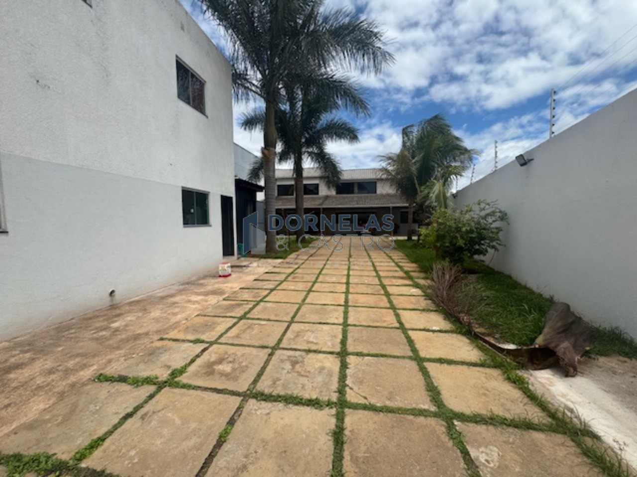 Imóvel versátil comercial e residencial já escriturado, loja na frente e casa nos fundos, estuda troca e pega carro vereda da cruz