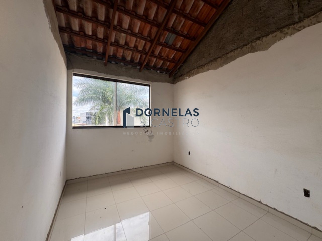 Imóvel versátil comercial e residencial já escriturado, loja na frente e casa nos fundos, estuda troca e pega carro vereda da cruz
