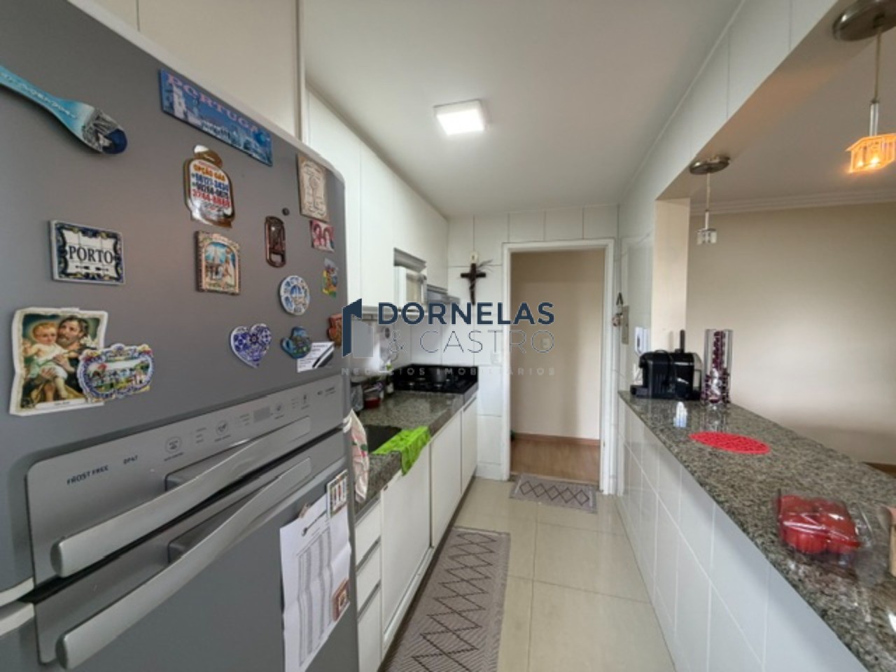 Apartamento 2 quartos, suíte, elevador e 2 vagas de garagem 