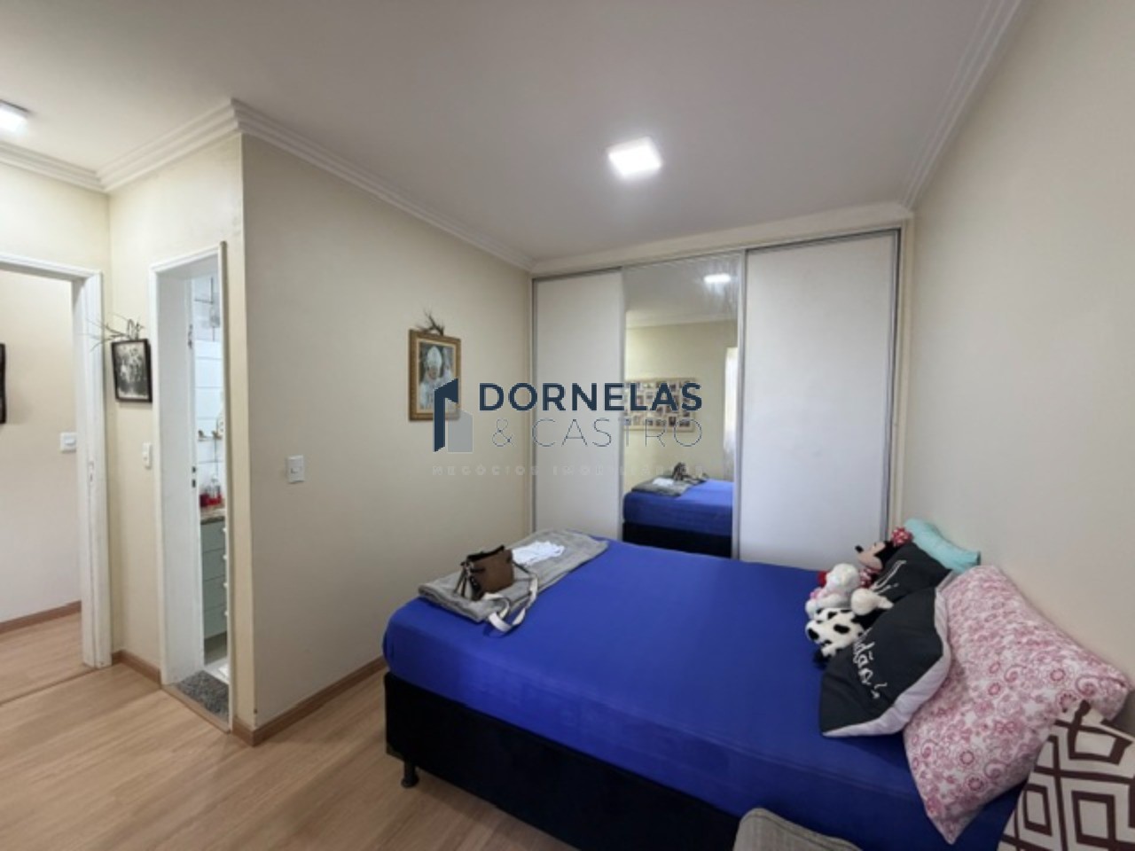 Apartamento 2 quartos, suíte, elevador e 2 vagas de garagem 
