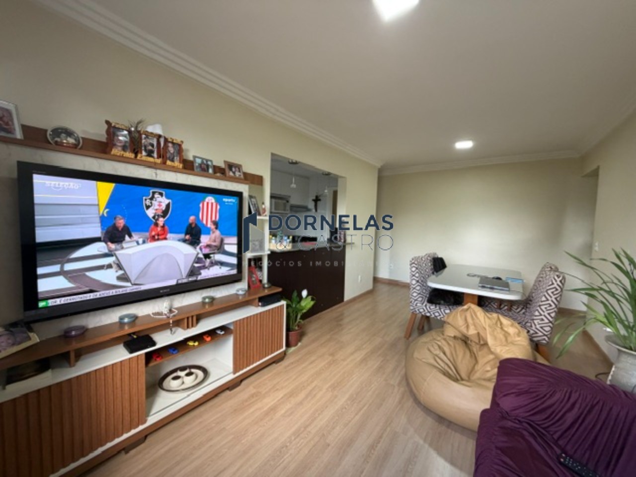 Apartamento 2 quartos, suíte, elevador e 2 vagas de garagem 