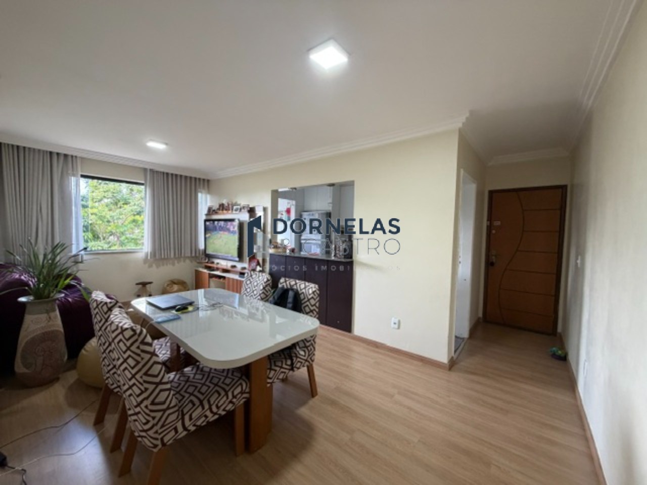 Apartamento 2 quartos, suíte, elevador e 2 vagas de garagem 