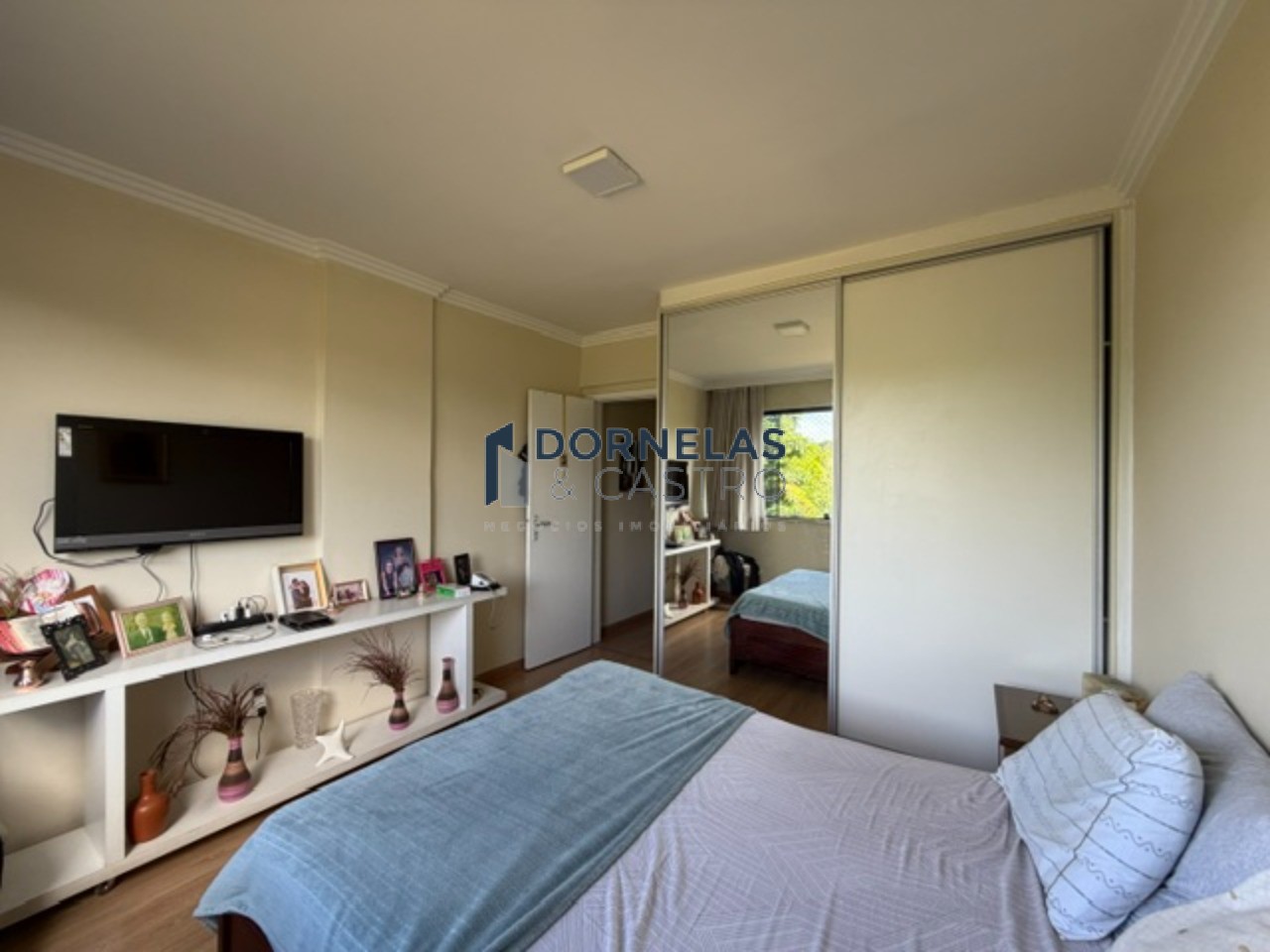 Apartamento 2 quartos, suíte, elevador e 2 vagas de garagem 
