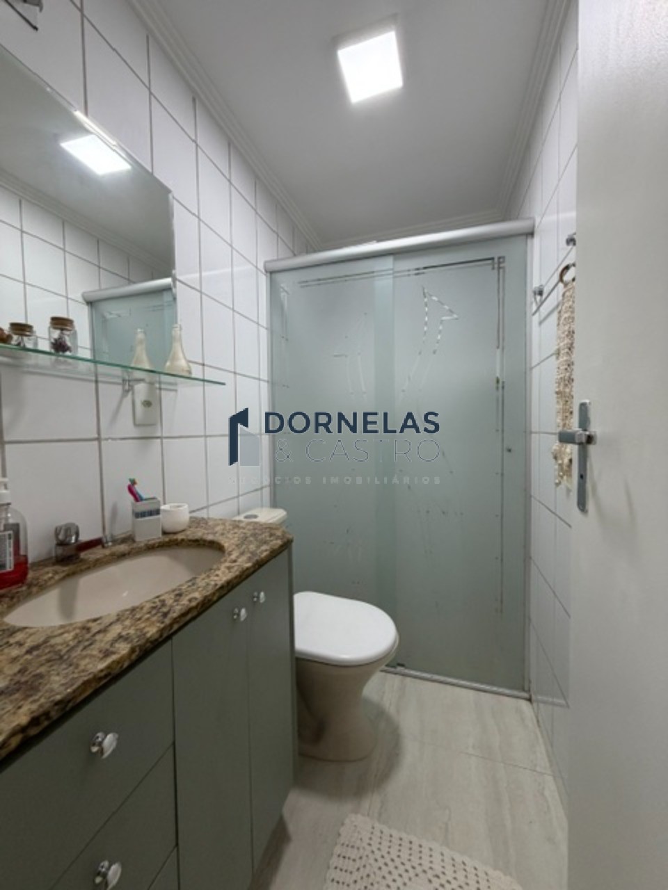 Apartamento 2 quartos, suíte, elevador e 2 vagas de garagem 