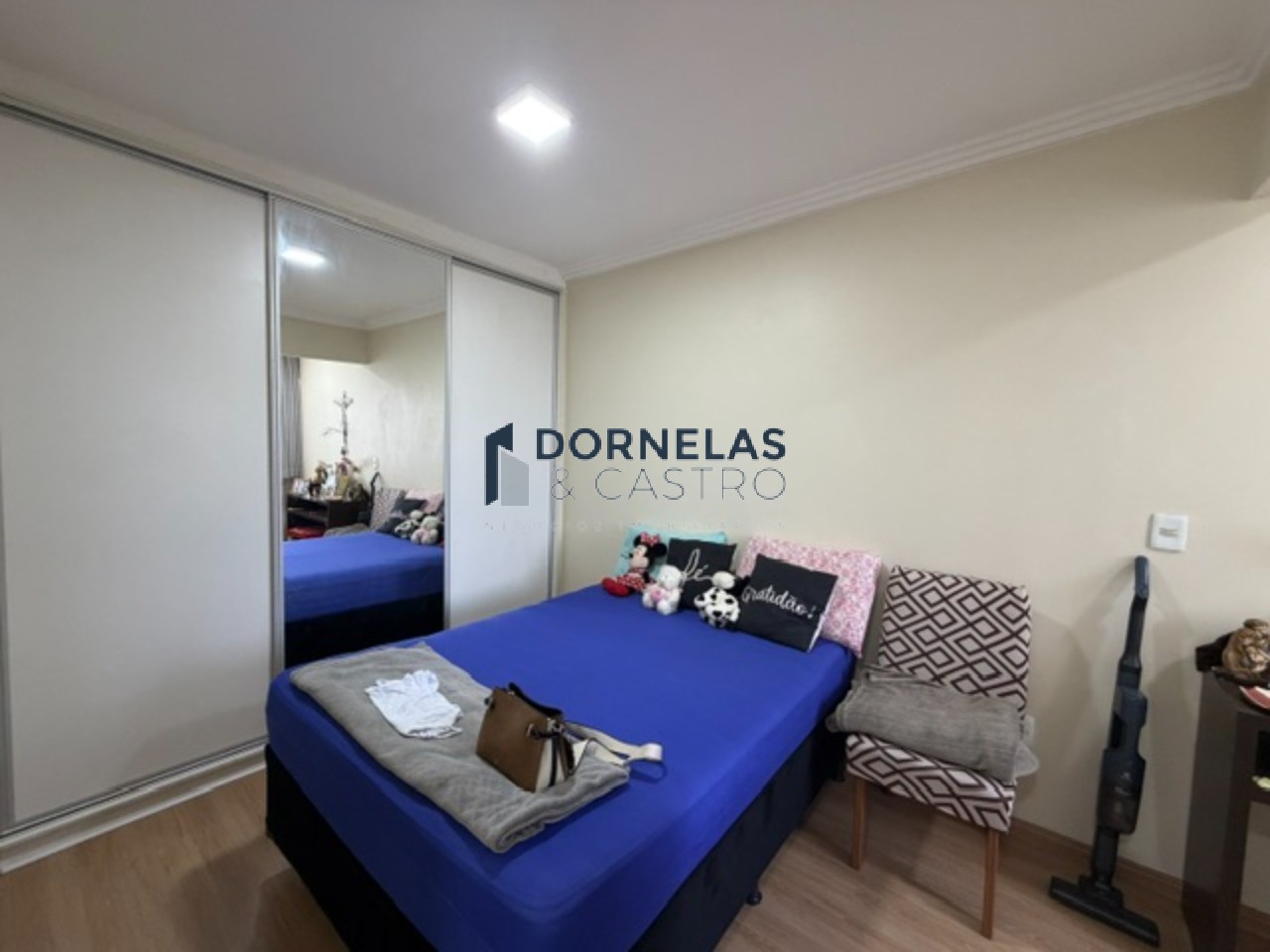 Apartamento 2 quartos, suíte, elevador e 2 vagas de garagem 