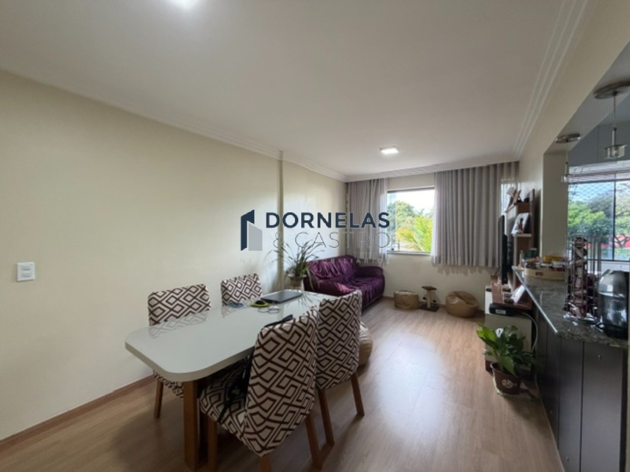 Apartamento 2 quartos, suíte, elevador e 2 vagas de garagem 