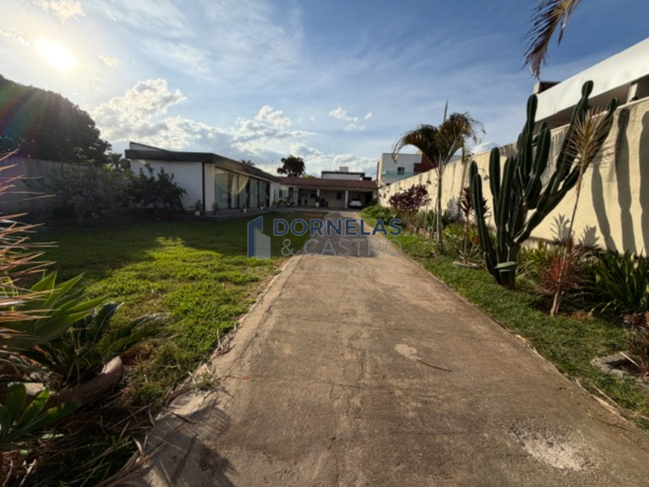 Casa colonial cond. Fechado no guará terreno de 778,00m² fácil saída para eptg
