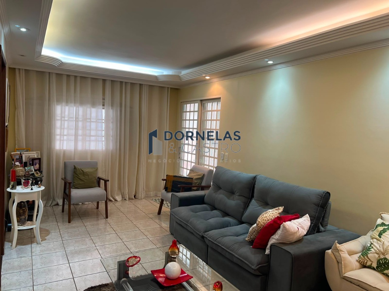 Sobrado na qe 19 guará 2 terreno de 200m² estuda troca por imóvel de menor valor aceita fgts e financiamento bancário - foto 2