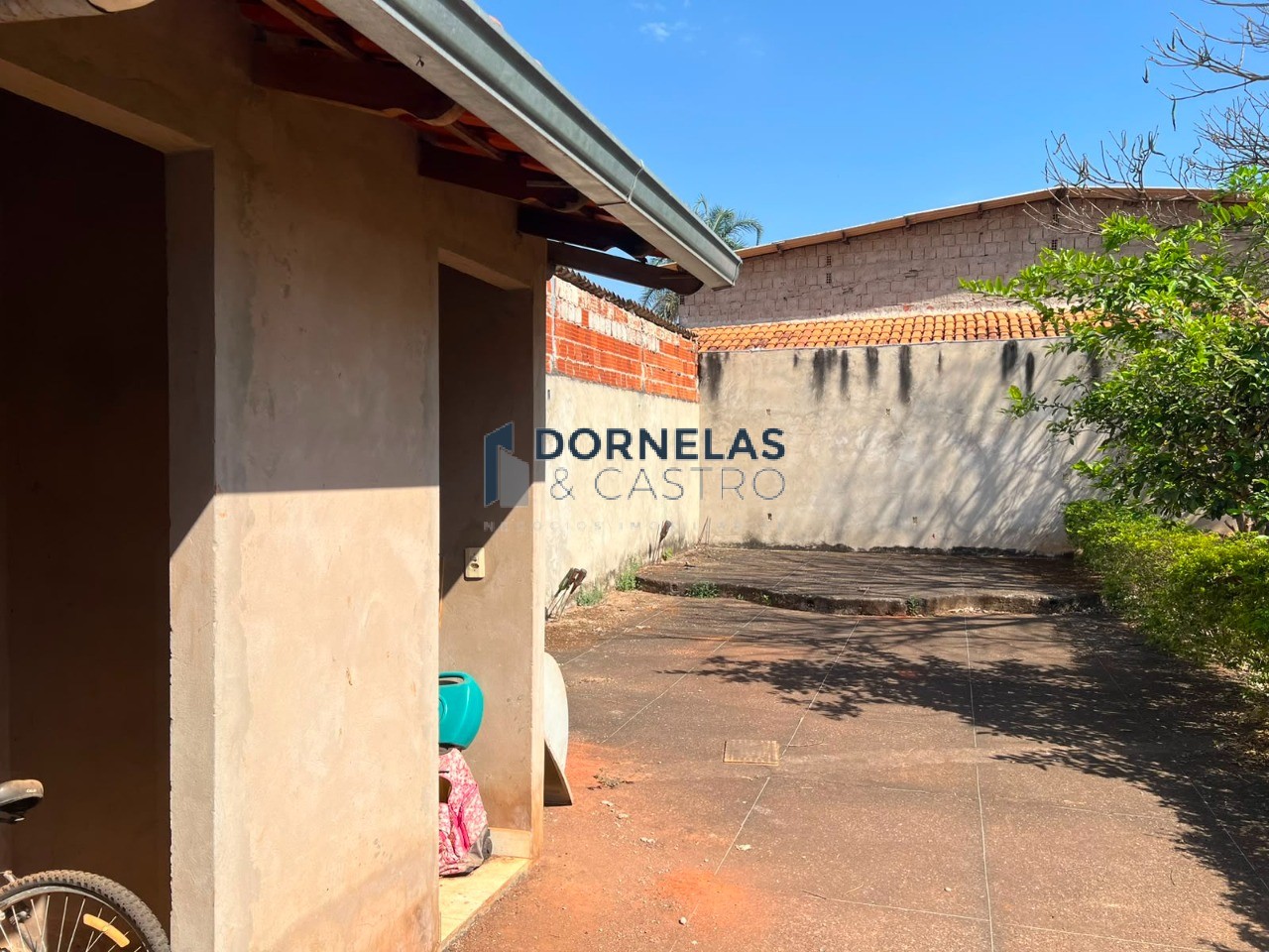 Casa à venda em condomínio fechado no guará ii - iapi de frente a qe 50