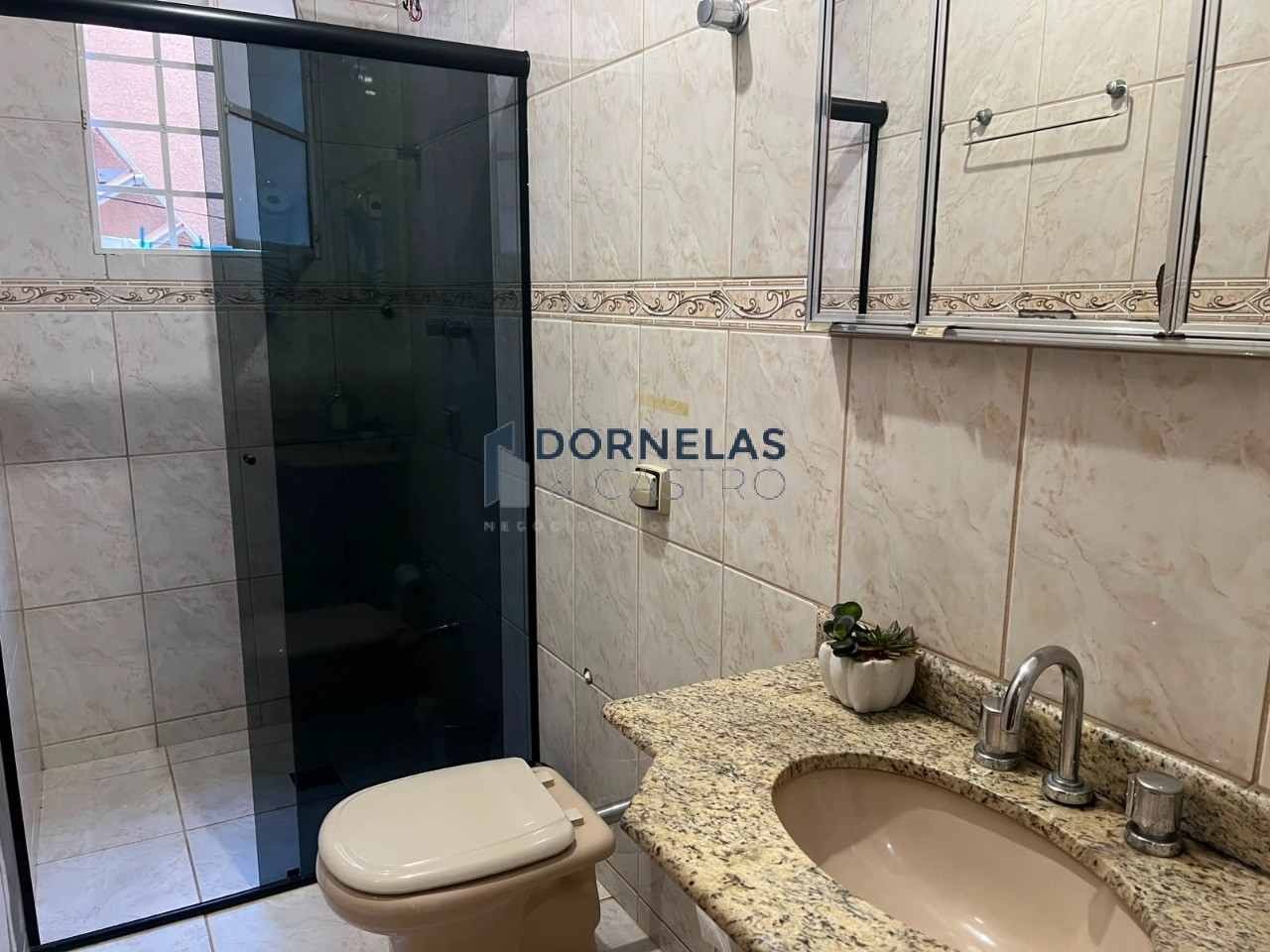 Sobrado na qe 19 guará 2 terreno de 200m² estuda troca por imóvel de menor valor aceita fgts e financiamento bancário - foto 19