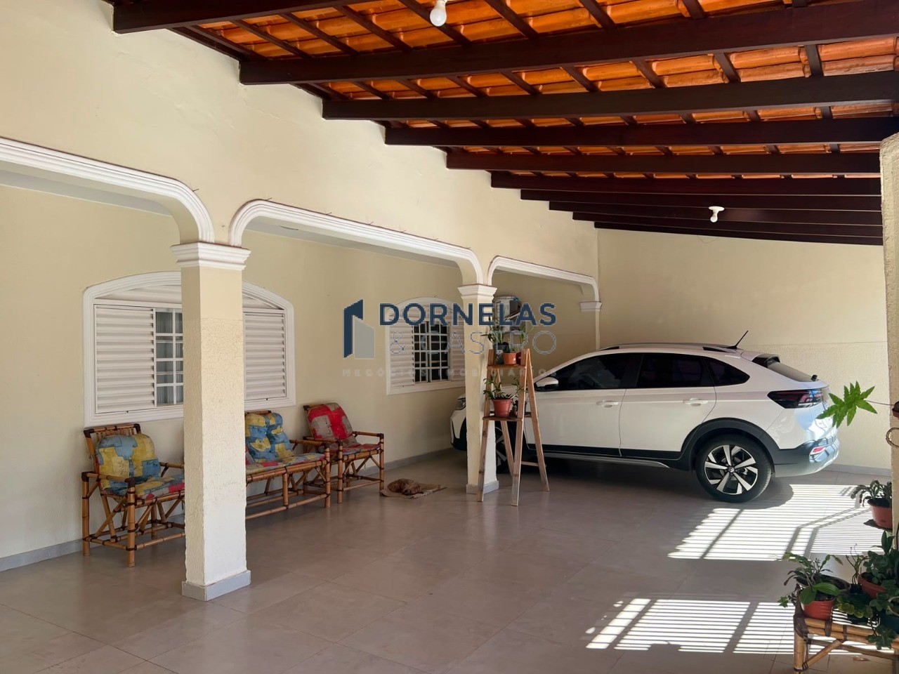 Sobrado na qe 19 guará 2 terreno de 200m² estuda troca por imóvel de menor valor aceita fgts e financiamento bancário - foto 1