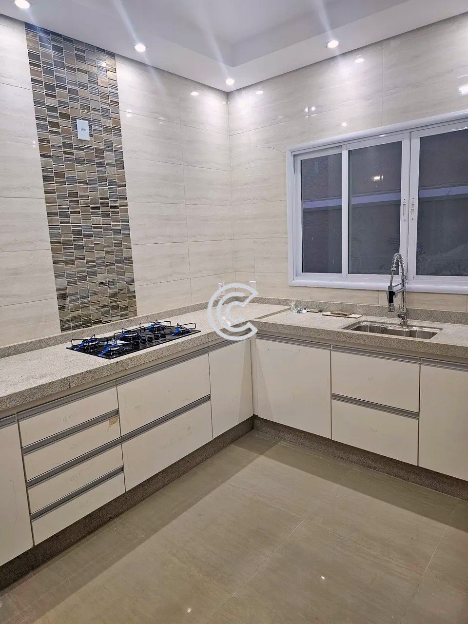 Casa, 3 quartos, 250 m² - Foto 4