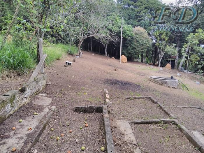 EDÍCULA RESIDENCIAL em Atibaia - SP, Portão