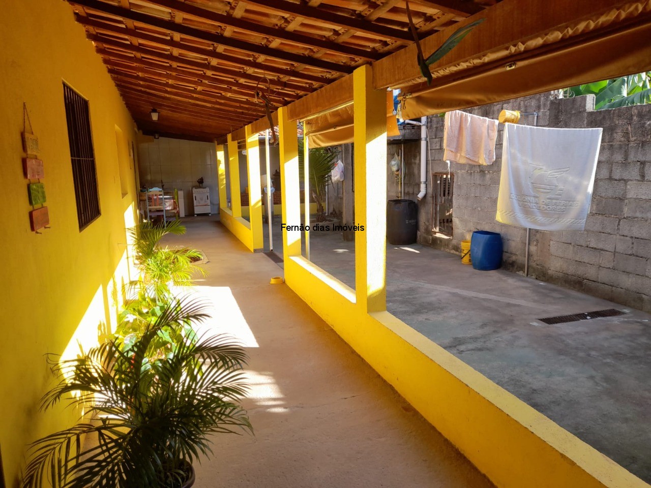 LINDA CASA EM TERRA PRETA
