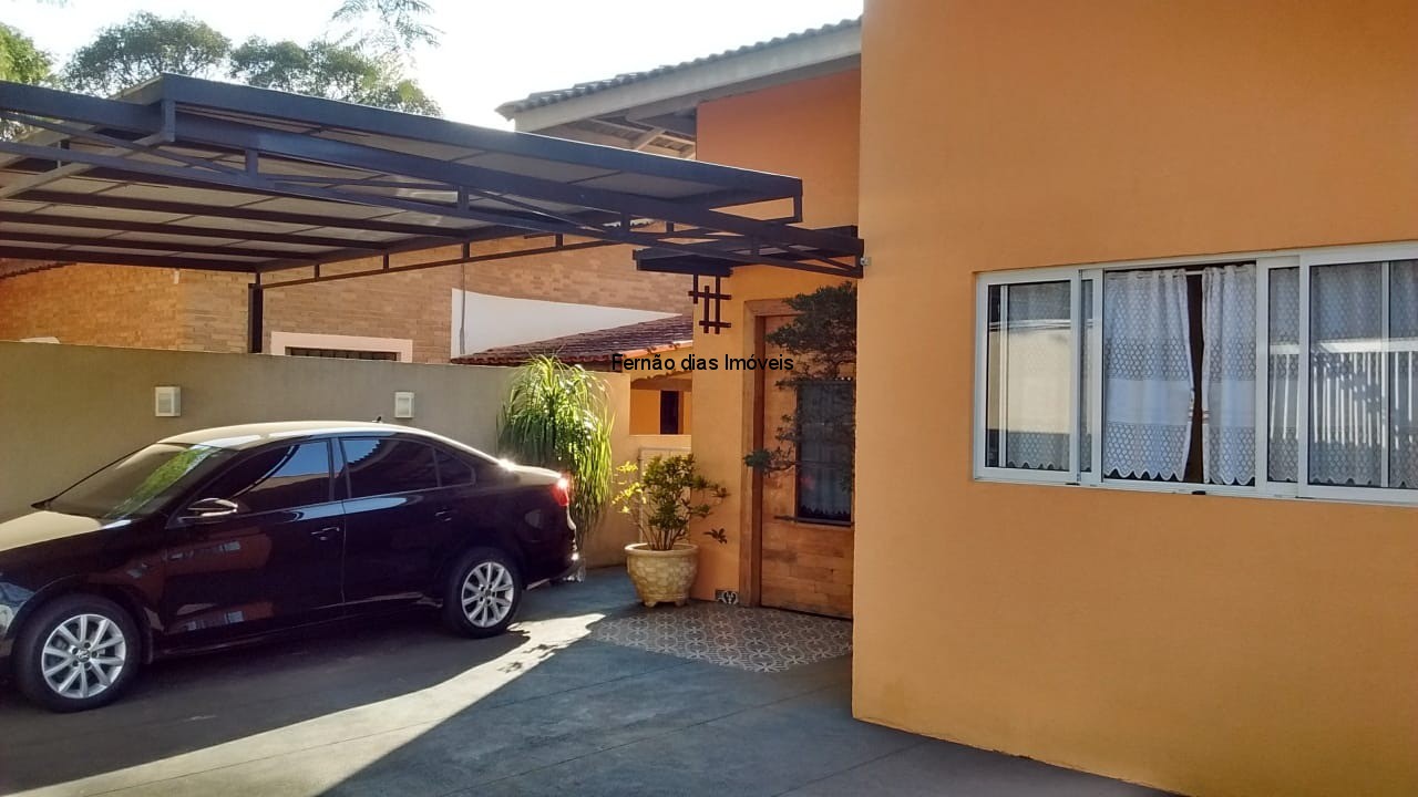 LINDA CASA PARA VENDA COM VISTA PARA PEDRA GRANDE