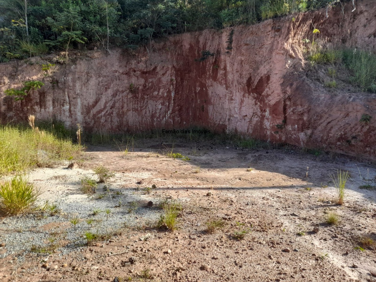 EXCELENTE TERRENO PARA COMERCIO OU RESIDENCIA