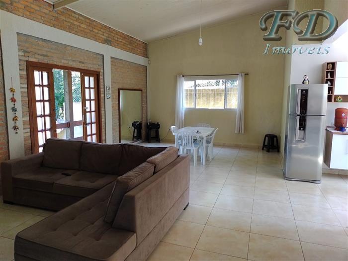 CASA EM CONDOMÍNIO JUNTO A NATUREZA