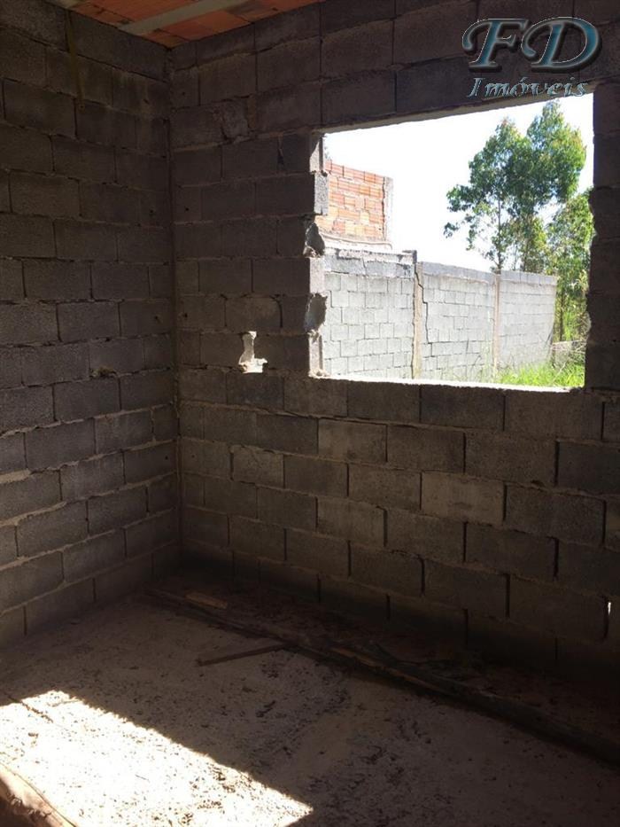 CASA INACABADA EM TERRA PRETA