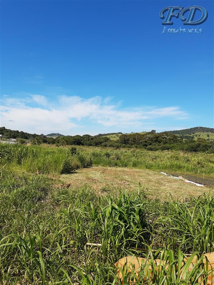 SITIO em Atibaia - SP, Tanque