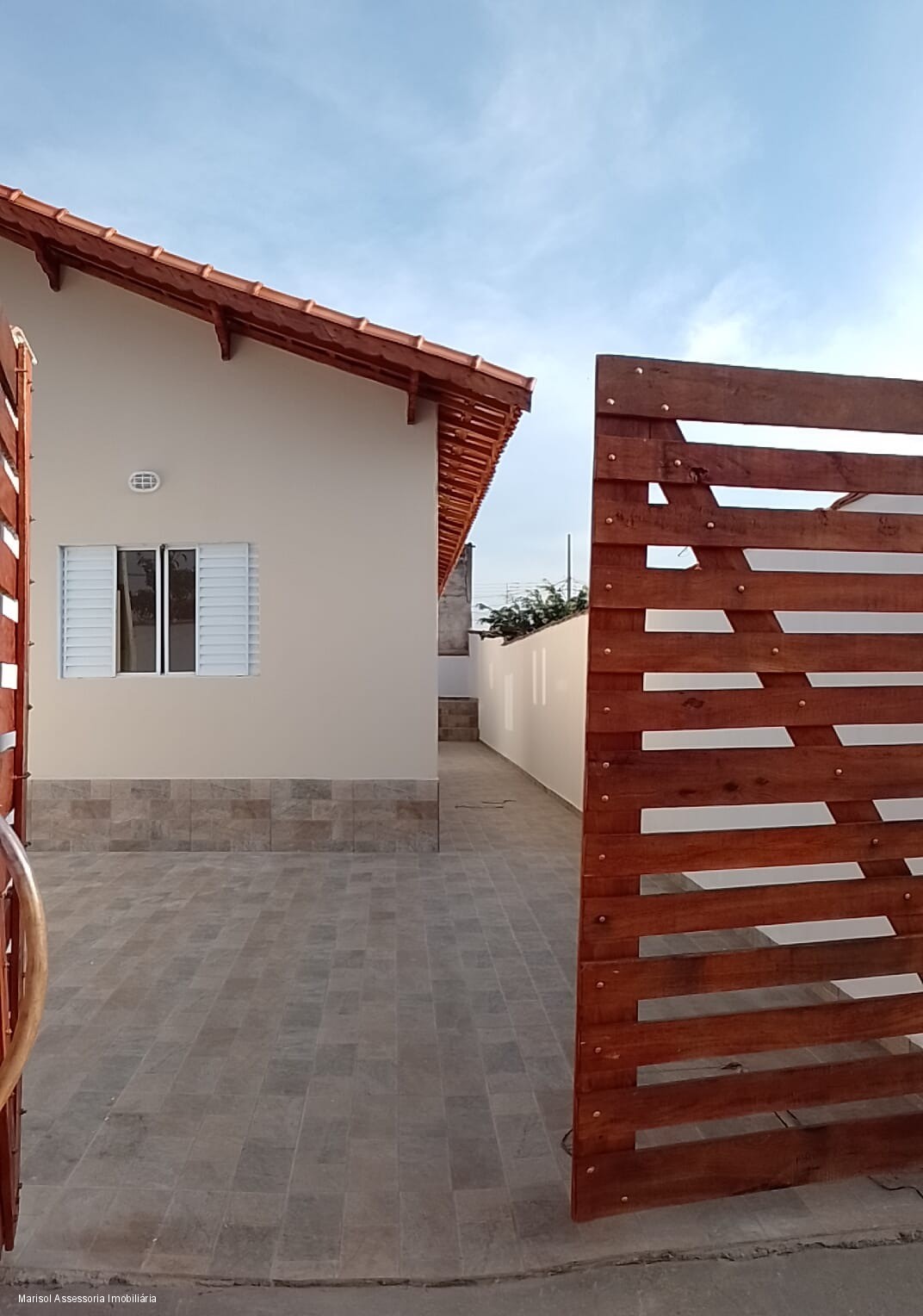 Casa RESIDENCIAL em MONGAGUÁ - SP, Jardim Leonor