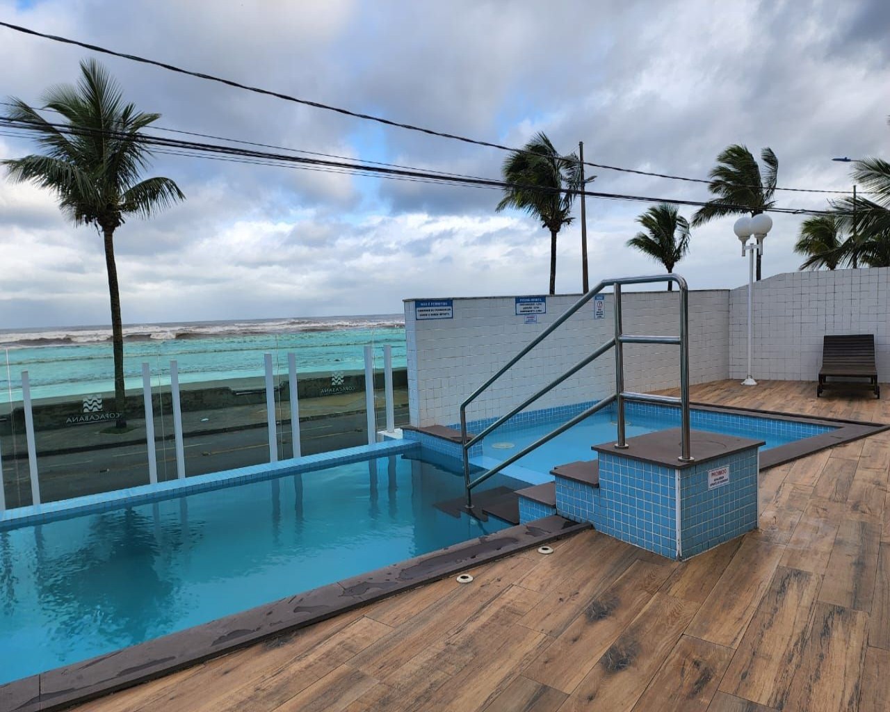 Apartamento 2 dormitórios (1 suíte) em frente ao mar, varanda gourmet envidraçada, móveis planejados, vila atlântica, região central - mongaguá/sp