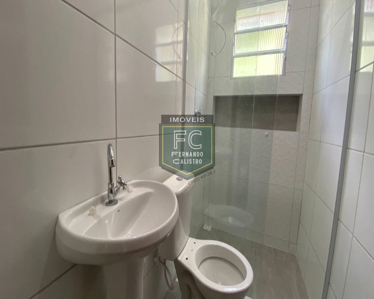 Casas novas prontas para morar, 2 dormitórios (1 suíte), quintal c/ piscina, área gourmet c/ churrasqueira, 2 vagas, 80 mts da praia, itanhaém - sp