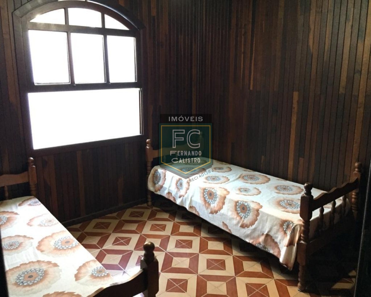 Casa térrea isolada 3 dormitórios (1 suíte) + edícula, área gourmet, 252m2, 4 vagas, local nobre e valorizado, 80 mts da praia, centro, mongaguá/sp