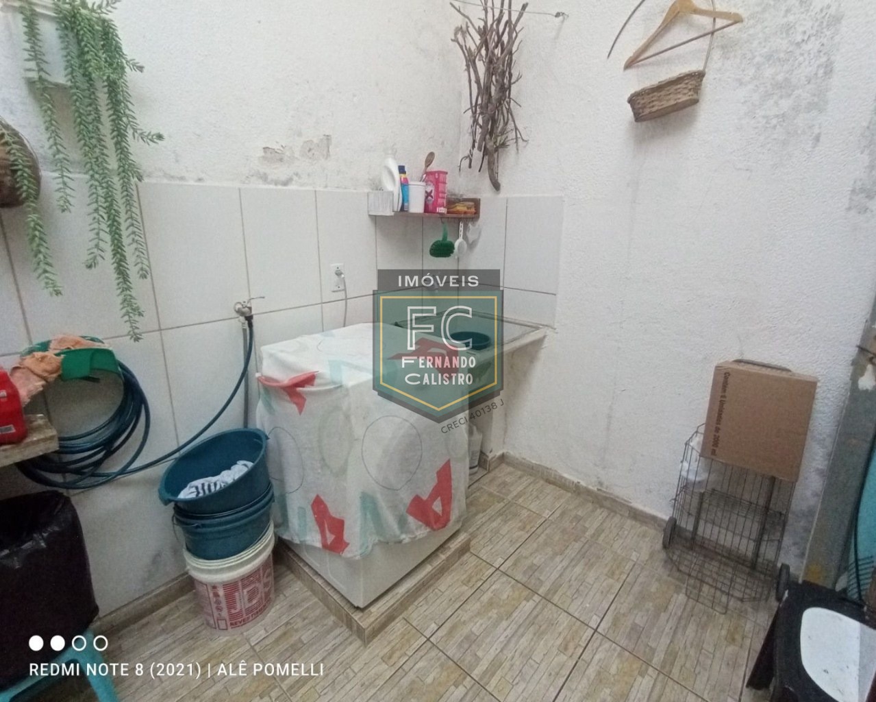 2 casas isoladas e separadas por muro, c/ 2 dormitórios cada em 1 lote inteiro, a 50 mts da praia, em local nobre e central, jd. Marina - mongaguá/sp