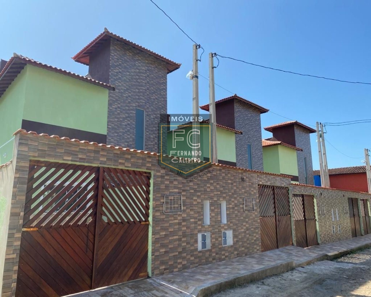 Casas novas prontas para morar, 2 dormitórios (1 suíte), quintal c/ piscina, área gourmet c/ churrasqueira, 2 vagas, 80 mts da praia, itanhaém - sp