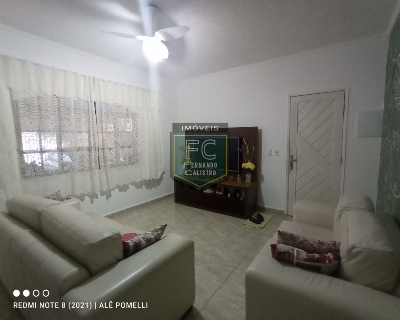 2 casas isoladas e separadas por muro, c/ 2 dormitórios cada em 1 lote inteiro, a 50 mts da praia, em local nobre e central, jd. Marina - mongaguá/sp