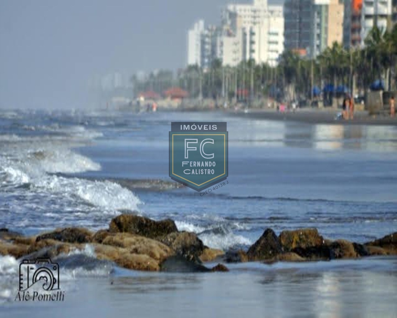 Casa térrea isolada 3 dormitórios (1 suíte) + edícula, área gourmet, 252m2, 4 vagas, local nobre e valorizado, 80 mts da praia, centro, mongaguá/sp