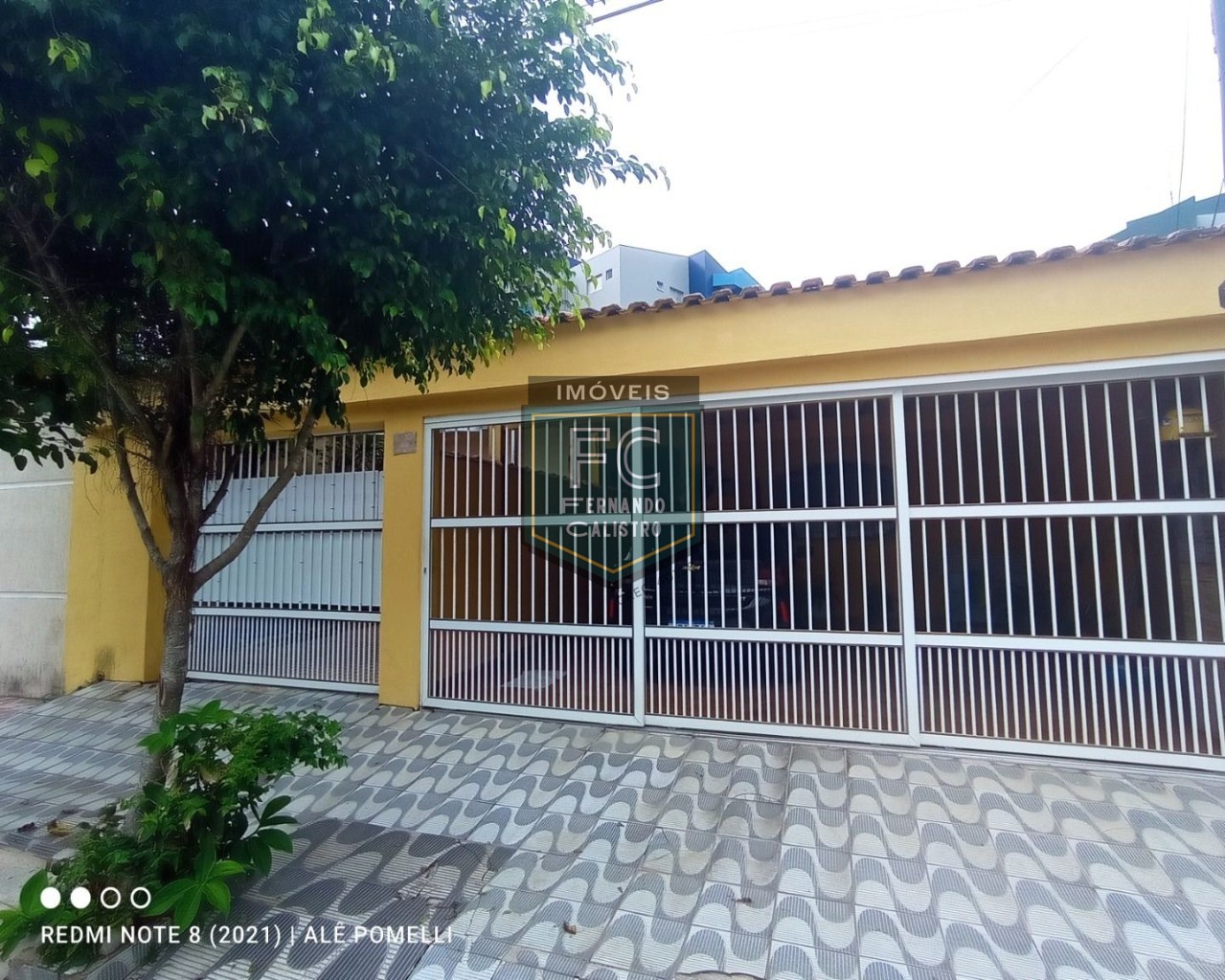 2 casas isoladas e separadas por muro, c/ 2 dormitórios cada em 1 lote inteiro, a 50 mts da praia, em local nobre e central, jd. Marina - mongaguá/sp
