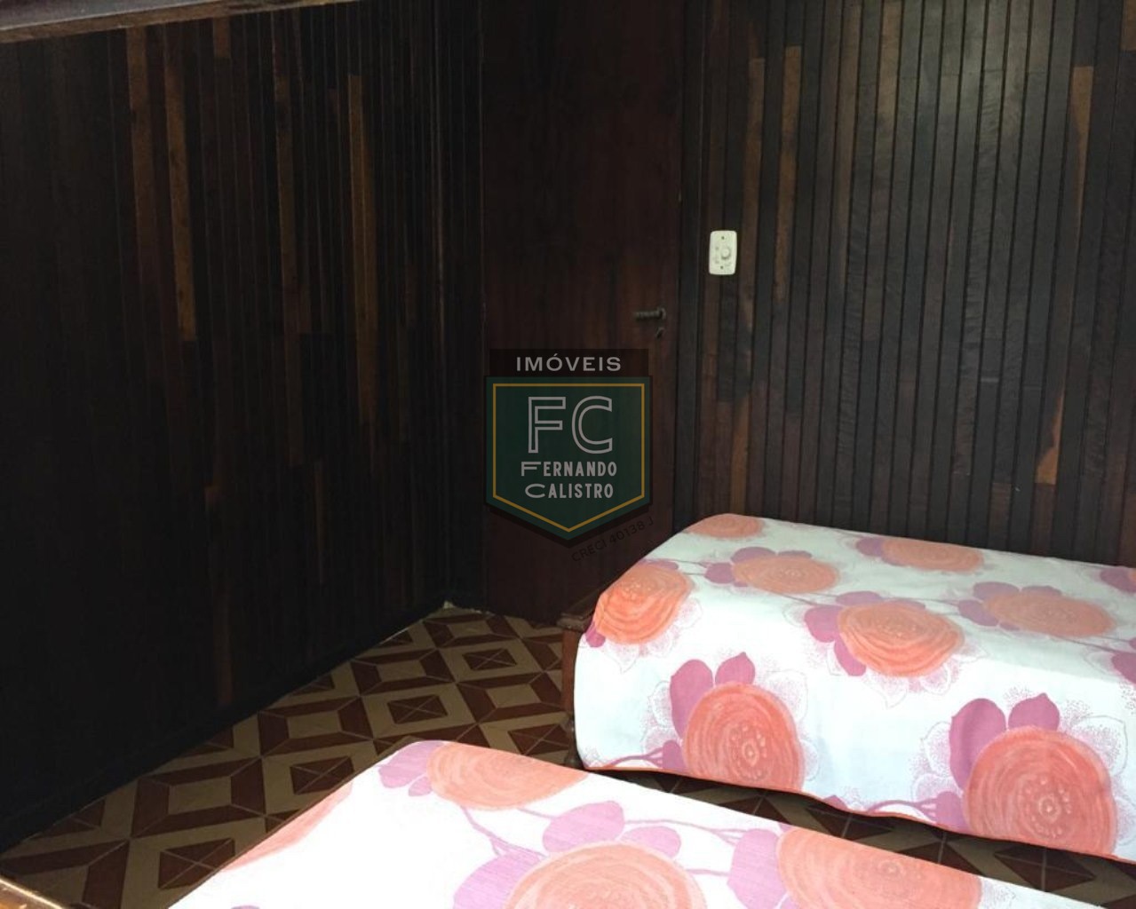 Casa térrea isolada 3 dormitórios (1 suíte) + edícula, área gourmet, 252m2, 4 vagas, local nobre e valorizado, 80 mts da praia, centro, mongaguá/sp