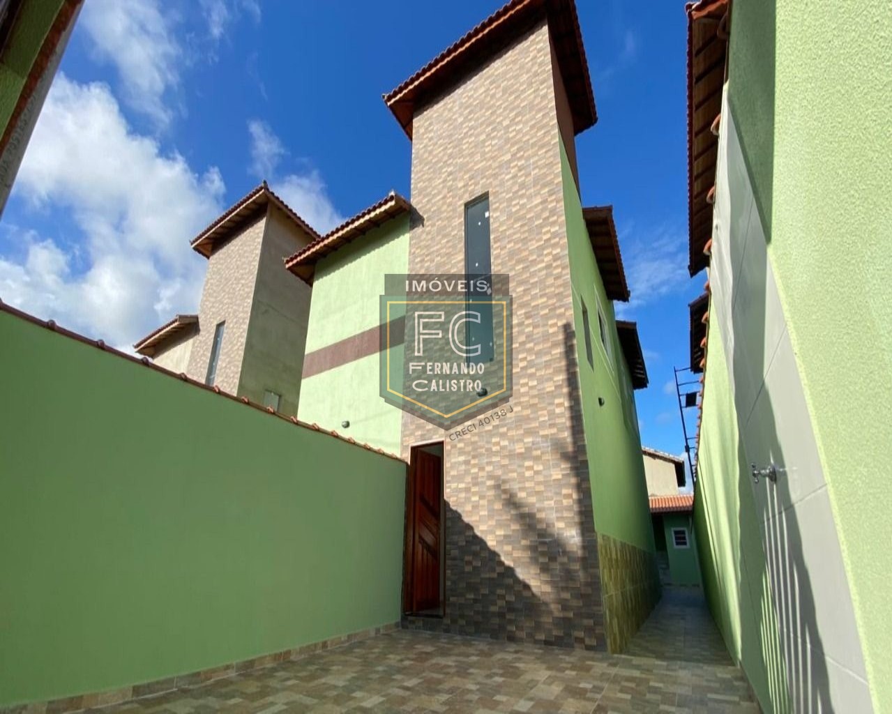 Casas novas prontas para morar, 2 dormitórios (1 suíte), quintal c/ piscina, área gourmet c/ churrasqueira, 2 vagas, 80 mts da praia, itanhaém - sp
