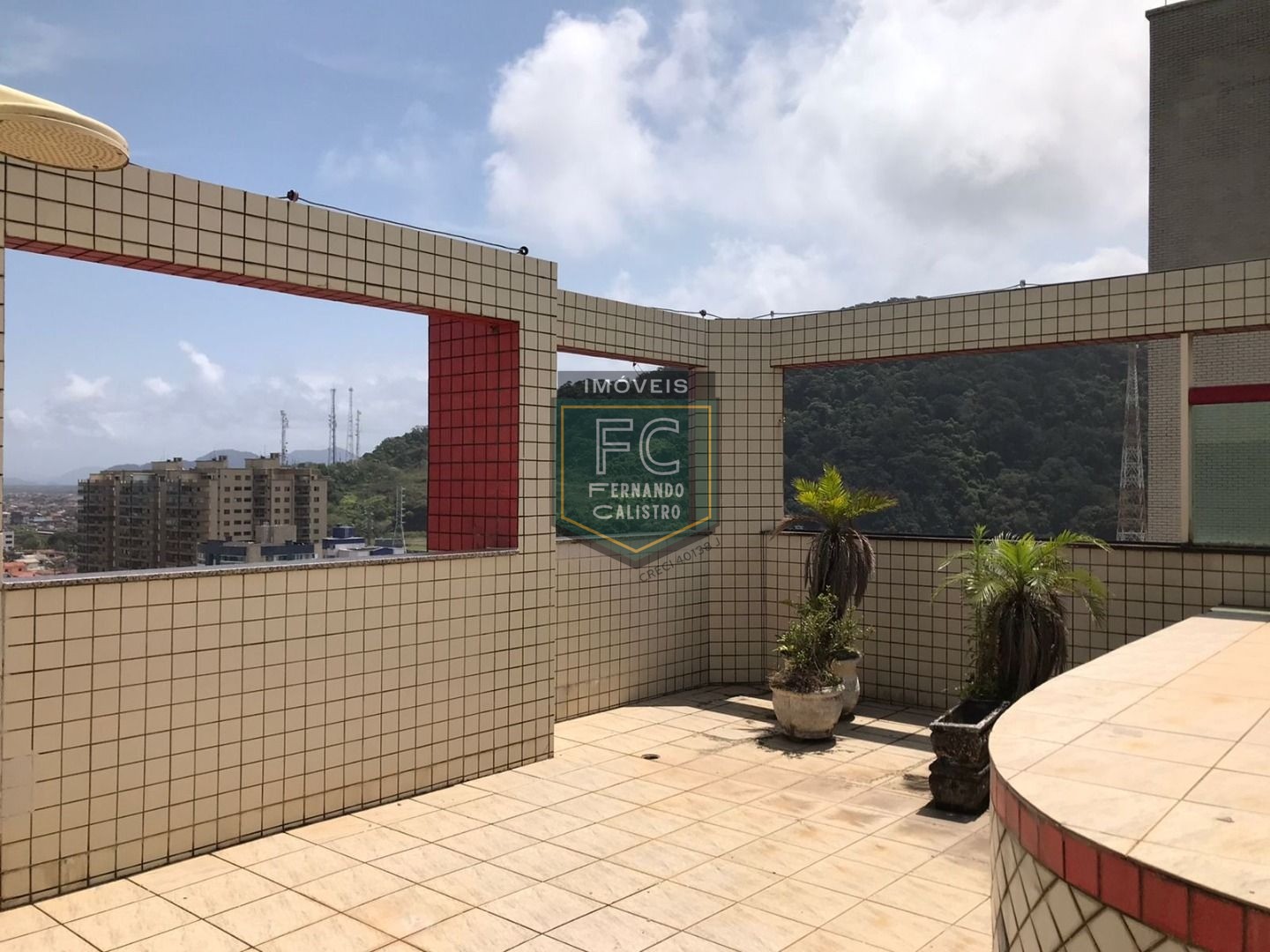 Cobertura Duplex c/ 4 Dormitórios (2 Suítes) Alto Padrão com Varanda, Quintal e Piscina Privativos c/ Vista p/ o Mar, Local Nobre, Centro, Mongaguá
