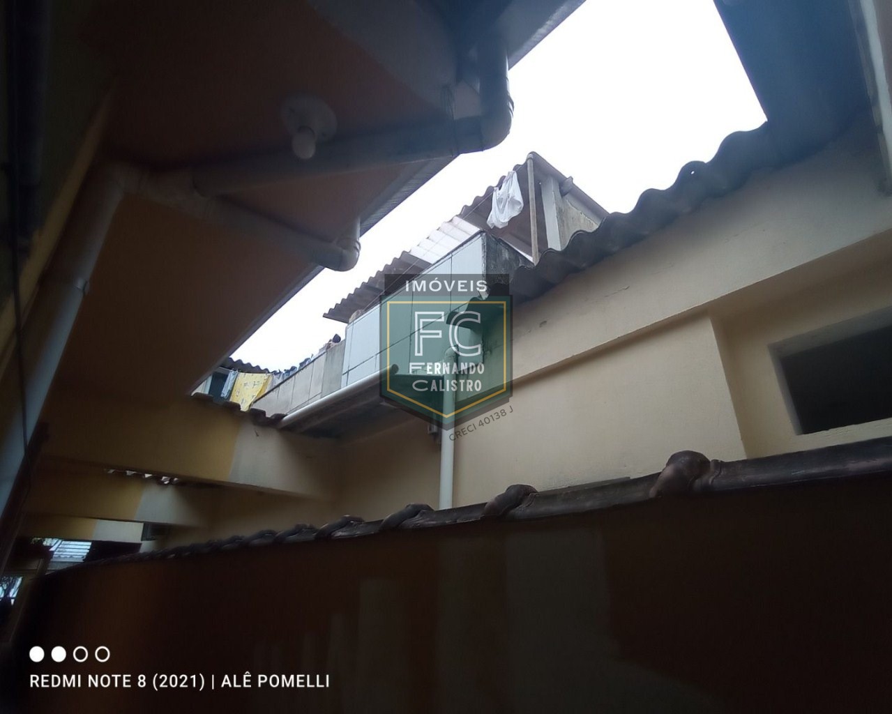 2 casas isoladas e separadas por muro, c/ 2 dormitórios cada em 1 lote inteiro, a 50 mts da praia, em local nobre e central, jd. Marina - mongaguá/sp