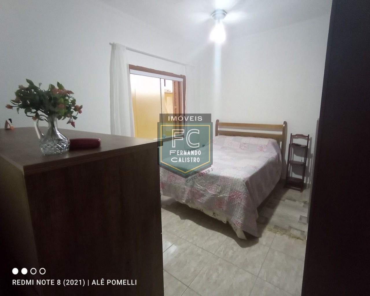 2 casas isoladas e separadas por muro, c/ 2 dormitórios cada em 1 lote inteiro, a 50 mts da praia, em local nobre e central, jd. Marina - mongaguá/sp