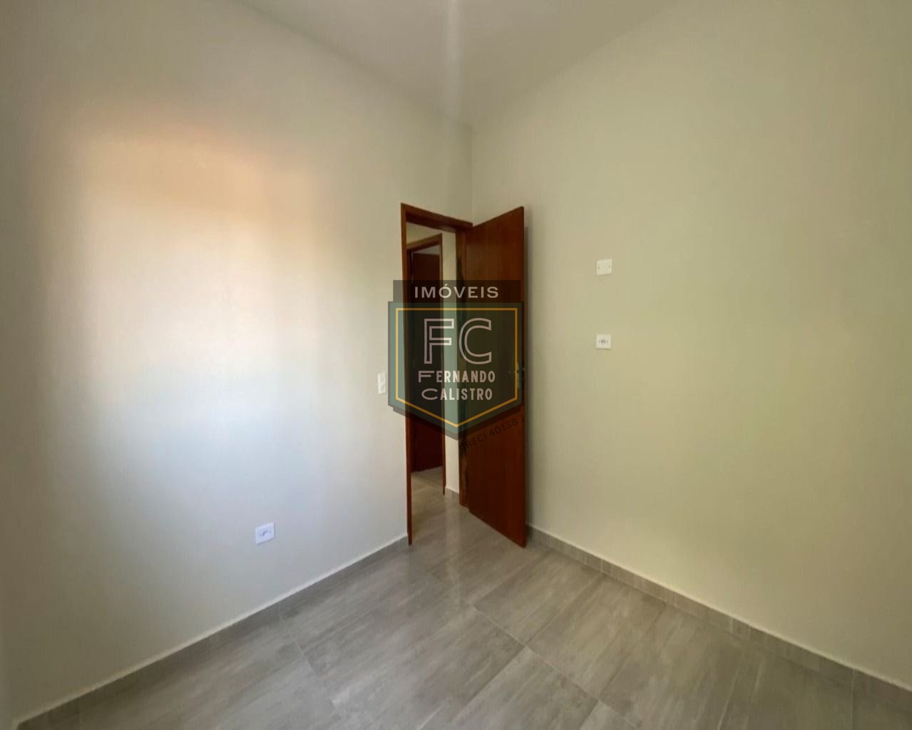 Casas novas prontas para morar, 2 dormitórios (1 suíte), quintal c/ piscina, área gourmet c/ churrasqueira, 2 vagas, 80 mts da praia, itanhaém - sp