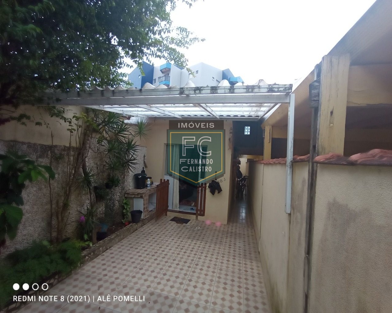 2 casas isoladas e separadas por muro, c/ 2 dormitórios cada em 1 lote inteiro, a 50 mts da praia, em local nobre e central, jd. Marina - mongaguá/sp