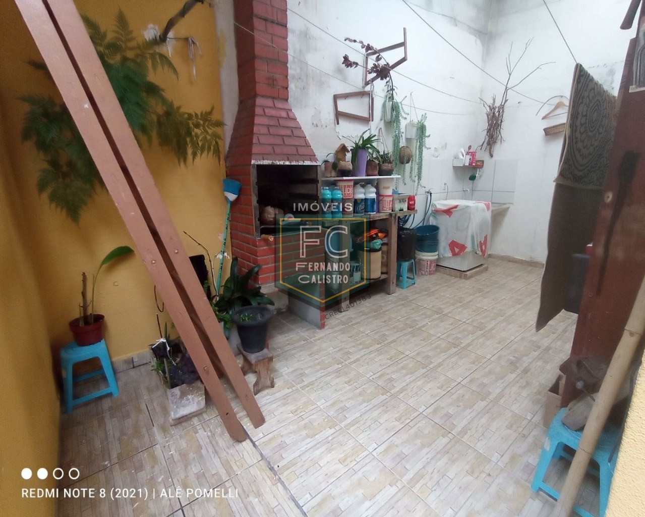 2 casas isoladas e separadas por muro, c/ 2 dormitórios cada em 1 lote inteiro, a 50 mts da praia, em local nobre e central, jd. Marina - mongaguá/sp