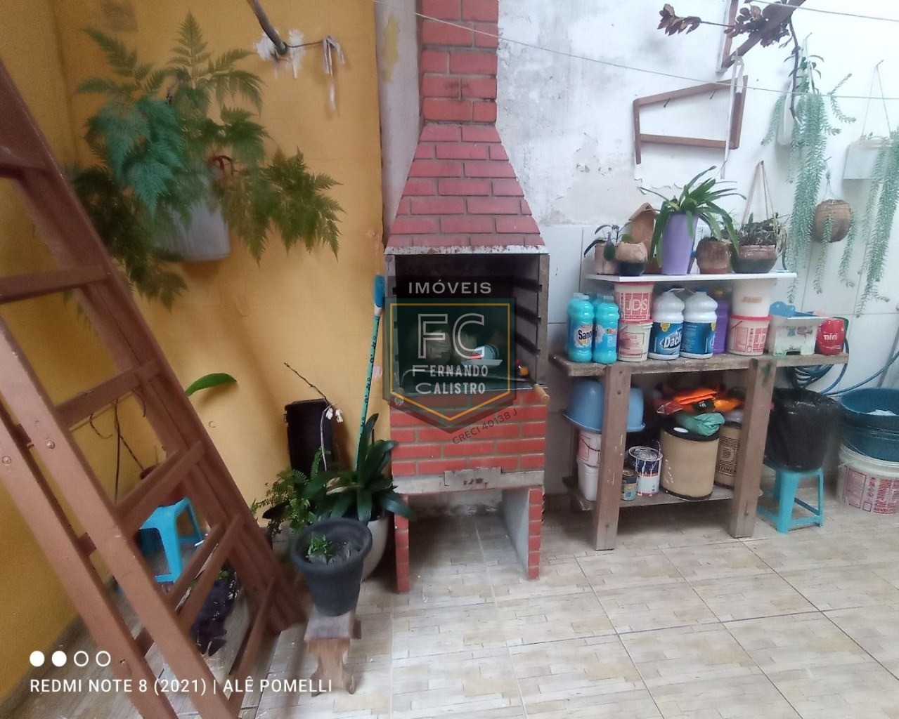 2 casas isoladas e separadas por muro, c/ 2 dormitórios cada em 1 lote inteiro, a 50 mts da praia, em local nobre e central, jd. Marina - mongaguá/sp