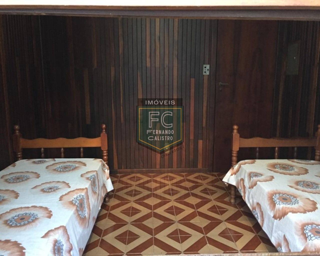 Casa térrea isolada 3 dormitórios (1 suíte) + edícula, área gourmet, 252m2, 4 vagas, local nobre e valorizado, 80 mts da praia, centro, mongaguá/sp