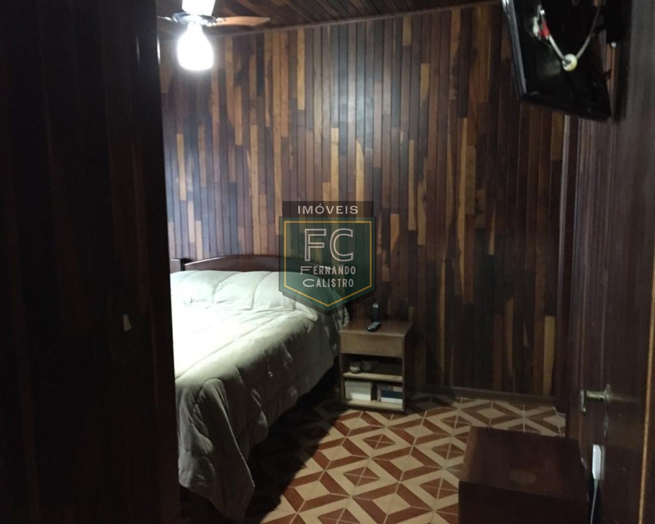 Casa térrea isolada 3 dormitórios (1 suíte) + edícula, área gourmet, 252m2, 4 vagas, local nobre e valorizado, 80 mts da praia, centro, mongaguá/sp