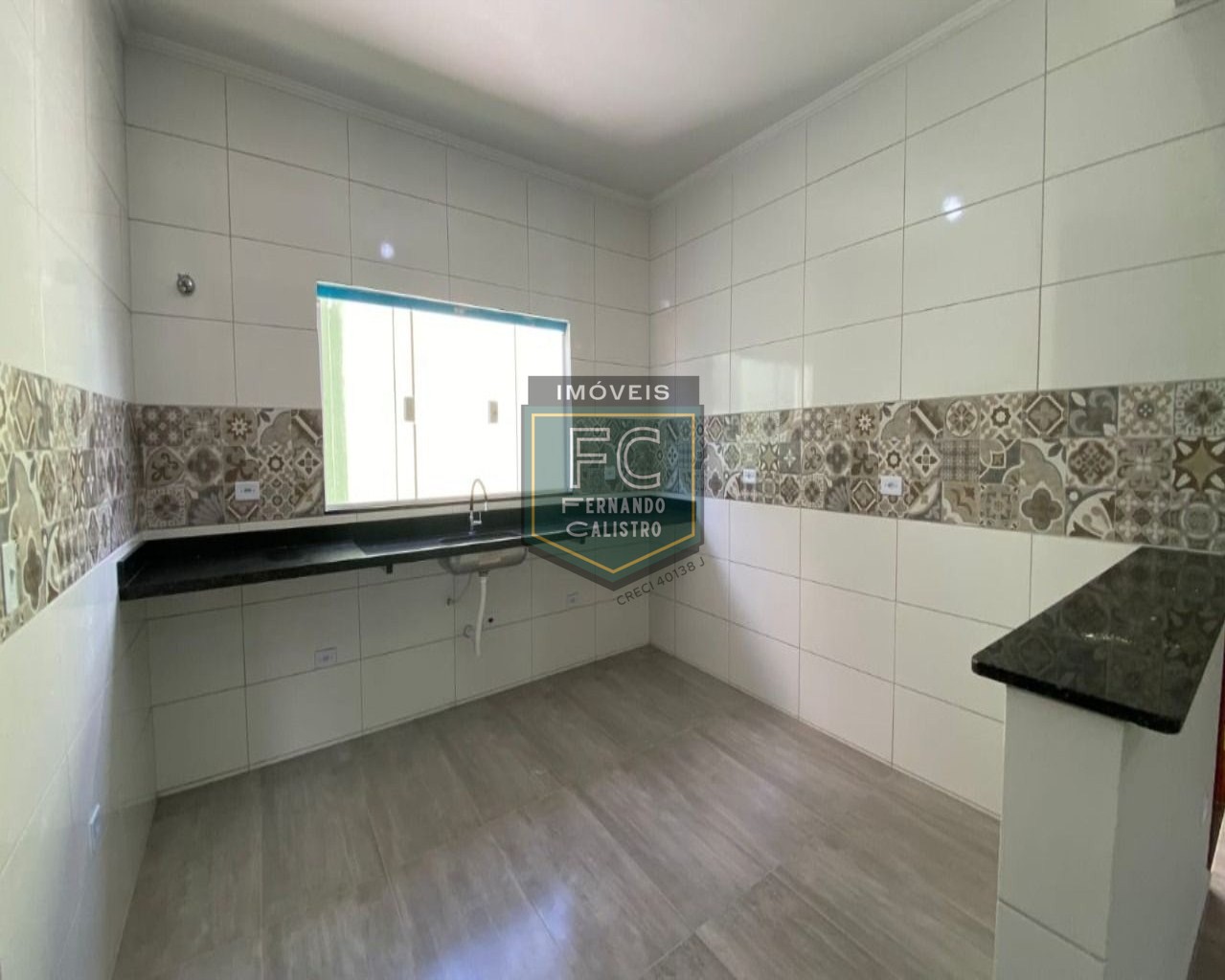 Casas novas prontas para morar, 2 dormitórios (1 suíte), quintal c/ piscina, área gourmet c/ churrasqueira, 2 vagas, 80 mts da praia, itanhaém - sp