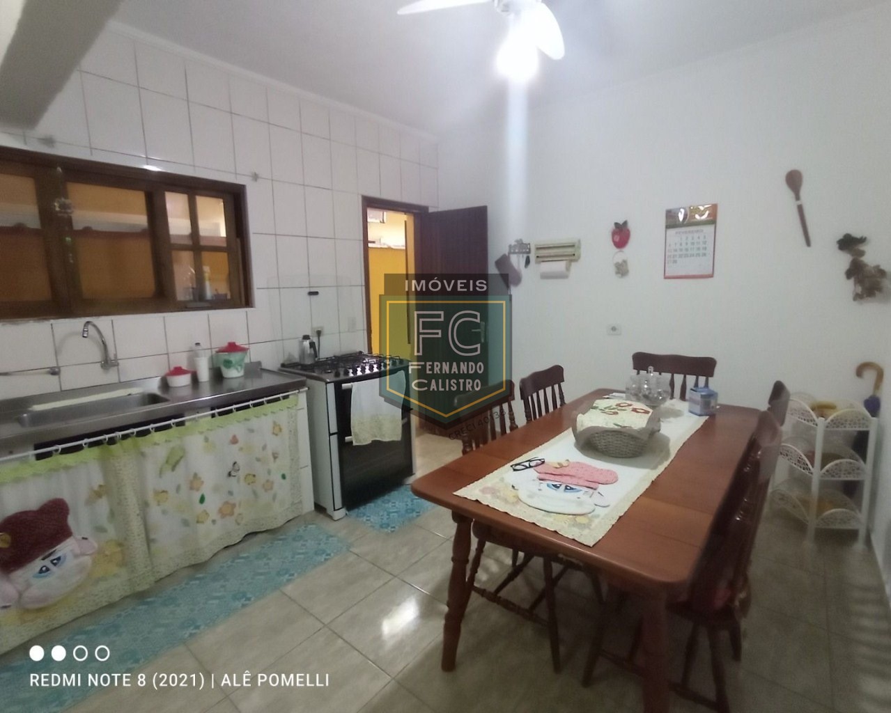 2 casas isoladas e separadas por muro, c/ 2 dormitórios cada em 1 lote inteiro, a 50 mts da praia, em local nobre e central, jd. Marina - mongaguá/sp