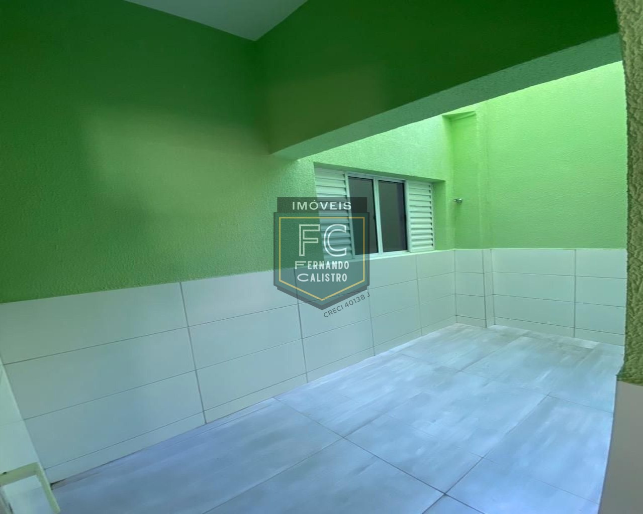 Casas novas prontas para morar, 2 dormitórios (1 suíte), quintal c/ piscina, área gourmet c/ churrasqueira, 2 vagas, 80 mts da praia, itanhaém - sp