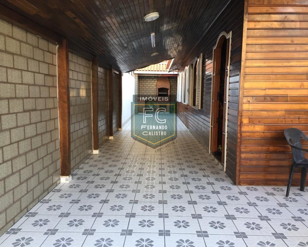 Casa térrea isolada 3 dormitórios (1 suíte) + edícula, área gourmet, 252m2, 4 vagas, local nobre e valorizado, 80 mts da praia, centro, mongaguá/sp