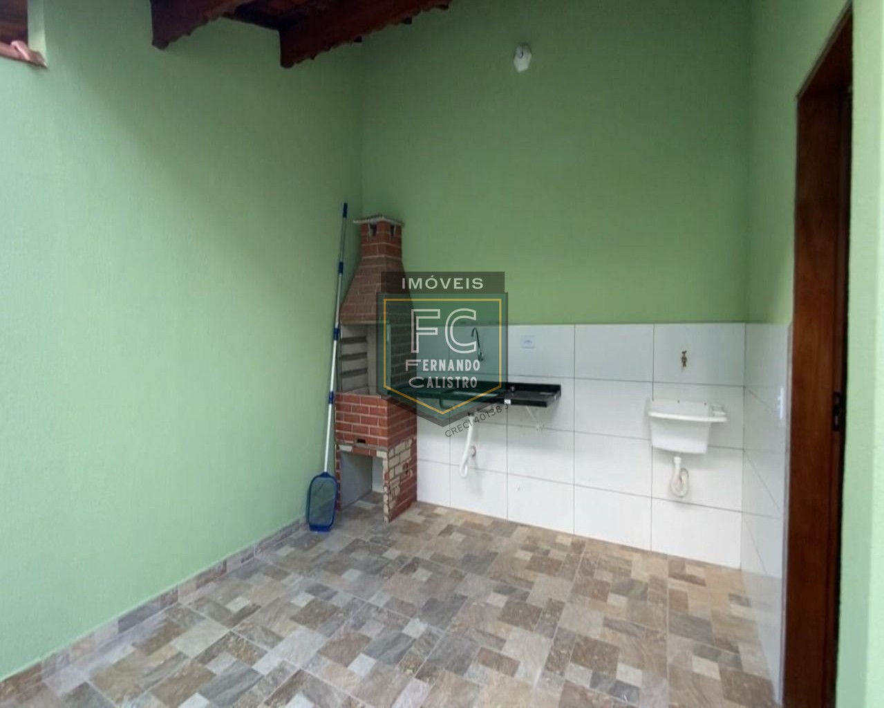 Casas novas prontas para morar, 2 dormitórios (1 suíte), quintal c/ piscina, área gourmet c/ churrasqueira, 2 vagas, 80 mts da praia, itanhaém - sp