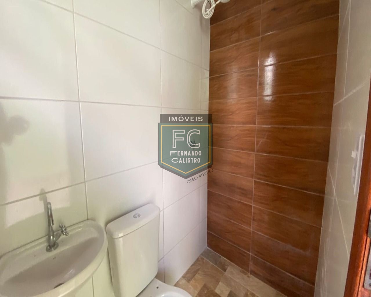 Casas novas prontas para morar, 2 dormitórios (1 suíte), quintal c/ piscina, área gourmet c/ churrasqueira, 2 vagas, 80 mts da praia, itanhaém - sp